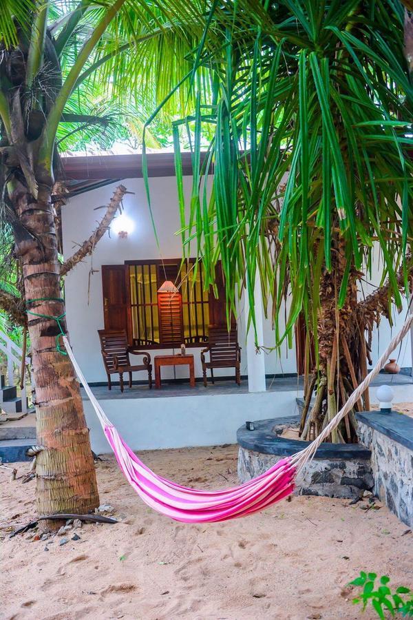 Shehani Beach Bungalow Tangalle Bagian luar foto